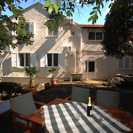 Apartman Luna I Lucky *